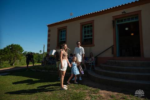 primeiro aninho Lara - festa infantil 1 ano - fotografia de aniversário infantil - tarde de verão - família reunida - memórias da infância - pôr do sol - festa no campo - Antonio Rocha Fotografias – Casa Harter Café Colonial – bebê arco íris - parabéns'
