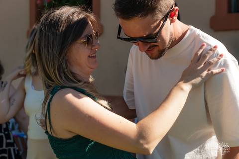 primeiro aninho Lara - festa infantil 1 ano - fotografia de aniversário infantil - tarde de verão - família reunida - memórias da infância - pôr do sol - festa no campo - Antonio Rocha Fotografias – Casa Harter Café Colonial – bebê arco íris - parabéns'