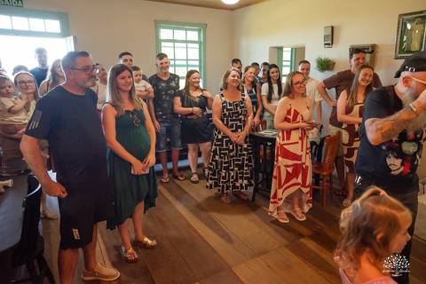 primeiro aninho Lara - festa infantil 1 ano - fotografia de aniversário infantil - tarde de verão - família reunida - memórias da infância - pôr do sol - festa no campo - Antonio Rocha Fotografias – Casa Harter Café Colonial – bebê arco íris - parabéns'