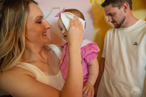 primeiro aninho Lara - festa infantil 1 ano - fotografia de aniversário infantil - tarde de verão - família reunida - memórias da infância - pôr do sol - festa no campo - Antonio Rocha Fotografias – Casa Harter Café Colonial – bebê arco íris - parabéns'