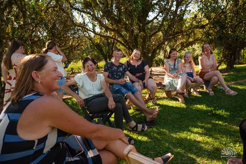 primeiro aninho Lara - festa infantil 1 ano - fotografia de aniversário infantil - tarde de verão - família reunida - memórias da infância - pôr do sol - festa no campo - Antonio Rocha Fotografias – Casa Harter Café Colonial – bebê arco íris - parabéns'