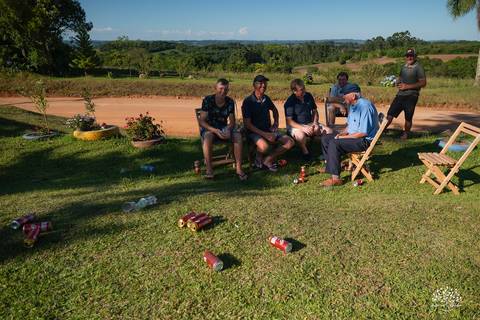 primeiro aninho Lara - festa infantil 1 ano - fotografia de aniversário infantil - tarde de verão - família reunida - memórias da infância - pôr do sol - festa no campo - Antonio Rocha Fotografias – Casa Harter Café Colonial – bebê arco íris - parabéns'