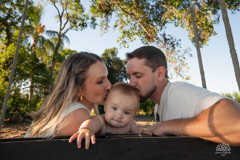 primeiro aninho Lara - festa infantil 1 ano - fotografia de aniversário infantil - tarde de verão - família reunida - memórias da infância - pôr do sol - festa no campo - Antonio Rocha Fotografias – Casa Harter Café Colonial – bebê arco íris - parabéns'