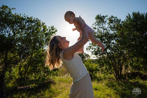 primeiro aninho Lara - festa infantil 1 ano - fotografia de aniversário infantil - tarde de verão - família reunida - memórias da infância - pôr do sol - festa no campo - Antonio Rocha Fotografias – Casa Harter Café Colonial – bebê arco íris - parabéns'