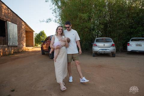 primeiro aninho Lara - festa infantil 1 ano - fotografia de aniversário infantil - tarde de verão - família reunida - memórias da infância - pôr do sol - festa no campo - Antonio Rocha Fotografias – Casa Harter Café Colonial – bebê arco íris - parabéns'