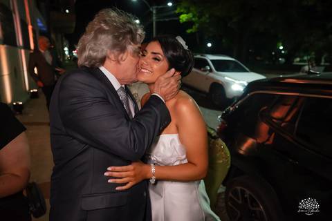 casamento-maria-e-rodrigo-fotografo-de-casamento-jaguarao-making-of-noiva-cerimonia-de-casamento-festa-de-casamento-banda-herederos-ensaio-casal-fotografia-de-casamento-lupirridecor-uruguay-noivos-beth schneid-terço-sociedade harmonia-pelotas-véu-vestido'