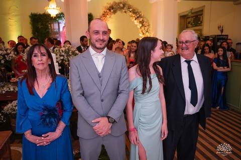 casamento-maria-e-rodrigo-fotografo-de-casamento-jaguarao-making-of-noiva-cerimonia-de-casamento-festa-de-casamento-banda-herederos-ensaio-casal-fotografia-de-casamento-lupirridecor-uruguay-noivos-beth schneid-terço-sociedade harmonia-pelotas-véu-vestido'
