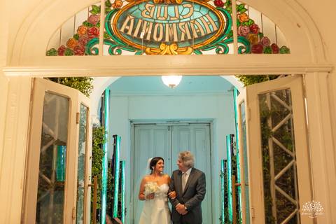 casamento-maria-e-rodrigo-fotografo-de-casamento-jaguarao-making-of-noiva-cerimonia-de-casamento-festa-de-casamento-banda-herederos-ensaio-casal-fotografia-de-casamento-lupirridecor-uruguay-noivos-beth schneid-terço-sociedade harmonia-pelotas-véu-vestido'