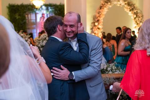 casamento-maria-e-rodrigo-fotografo-de-casamento-jaguarao-making-of-noiva-cerimonia-de-casamento-festa-de-casamento-banda-herederos-ensaio-casal-fotografia-de-casamento-lupirridecor-uruguay-noivos-beth schneid-terço-sociedade harmonia-pelotas-véu-vestido'