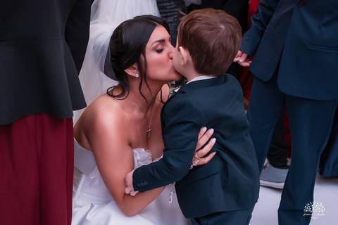 casamento-maria-e-rodrigo-fotografo-de-casamento-jaguarao-making-of-noiva-cerimonia-de-casamento-festa-de-casamento-banda-herederos-ensaio-casal-fotografia-de-casamento-lupirridecor-uruguay-noivos-beth schneid-terço-sociedade harmonia-pelotas-véu-vestido'