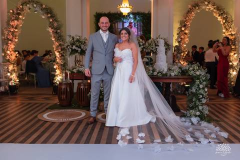 casamento-maria-e-rodrigo-fotografo-de-casamento-jaguarao-making-of-noiva-cerimonia-de-casamento-festa-de-casamento-banda-herederos-ensaio-casal-fotografia-de-casamento-lupirridecor-uruguay-noivos-beth schneid-terço-sociedade harmonia-pelotas-véu-vestido'