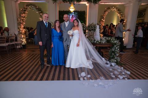 casamento-maria-e-rodrigo-fotografo-de-casamento-jaguarao-making-of-noiva-cerimonia-de-casamento-festa-de-casamento-banda-herederos-ensaio-casal-fotografia-de-casamento-lupirridecor-uruguay-noivos-beth schneid-terço-sociedade harmonia-pelotas-véu-vestido'