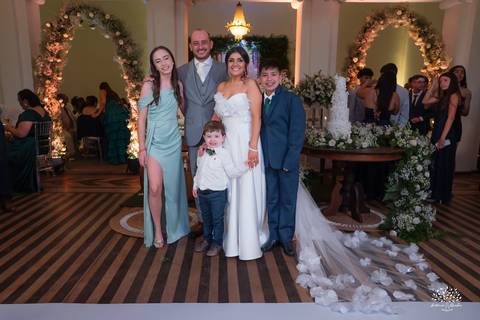 casamento-maria-e-rodrigo-fotografo-de-casamento-jaguarao-making-of-noiva-cerimonia-de-casamento-festa-de-casamento-banda-herederos-ensaio-casal-fotografia-de-casamento-lupirridecor-uruguay-noivos-beth schneid-terço-sociedade harmonia-pelotas-véu-vestido'