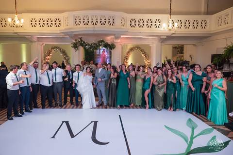 casamento-maria-e-rodrigo-fotografo-de-casamento-jaguarao-making-of-noiva-cerimonia-de-casamento-festa-de-casamento-banda-herederos-ensaio-casal-fotografia-de-casamento-lupirridecor-uruguay-noivos-beth schneid-terço-sociedade harmonia-pelotas-véu-vestido'
