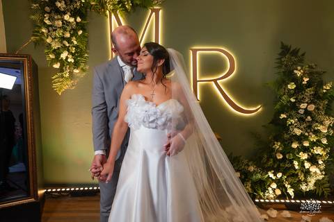 casamento-maria-e-rodrigo-fotografo-de-casamento-jaguarao-making-of-noiva-cerimonia-de-casamento-festa-de-casamento-banda-herederos-ensaio-casal-fotografia-de-casamento-lupirridecor-uruguay-noivos-beth schneid-terço-sociedade harmonia-pelotas-véu-vestido'