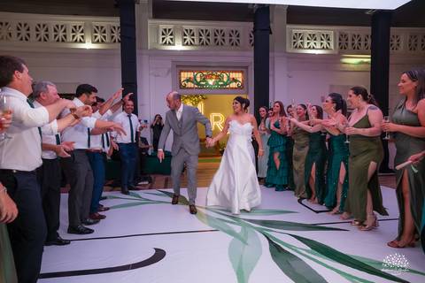 casamento-maria-e-rodrigo-fotografo-de-casamento-jaguarao-making-of-noiva-cerimonia-de-casamento-festa-de-casamento-banda-herederos-ensaio-casal-fotografia-de-casamento-lupirridecor-uruguay-noivos-beth schneid-terço-sociedade harmonia-pelotas-véu-vestido'
