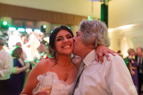 casamento-maria-e-rodrigo-fotografo-de-casamento-jaguarao-making-of-noiva-cerimonia-de-casamento-festa-de-casamento-banda-herederos-ensaio-casal-fotografia-de-casamento-lupirridecor-uruguay-noivos-beth schneid-terço-sociedade harmonia-pelotas-véu-vestido'