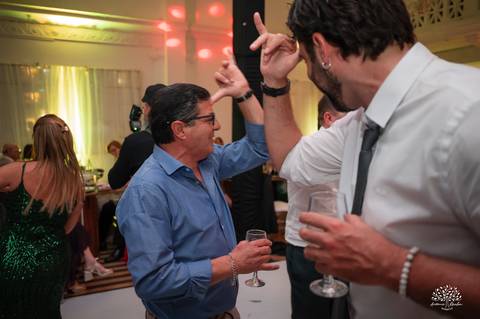 casamento-maria-e-rodrigo-fotografo-de-casamento-jaguarao-making-of-noiva-cerimonia-de-casamento-festa-de-casamento-banda-herederos-ensaio-casal-fotografia-de-casamento-lupirridecor-uruguay-noivos-beth schneid-terço-sociedade harmonia-pelotas-véu-vestido'