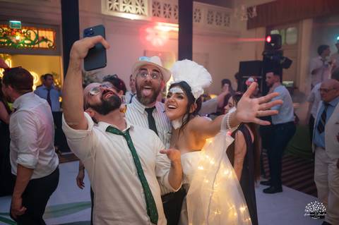 casamento-maria-e-rodrigo-fotografo-de-casamento-jaguarao-making-of-noiva-cerimonia-de-casamento-festa-de-casamento-banda-herederos-ensaio-casal-fotografia-de-casamento-lupirridecor-uruguay-noivos-beth schneid-terço-sociedade harmonia-pelotas-véu-vestido'