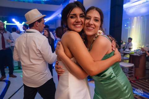 casamento-maria-e-rodrigo-fotografo-de-casamento-jaguarao-making-of-noiva-cerimonia-de-casamento-festa-de-casamento-banda-herederos-ensaio-casal-fotografia-de-casamento-lupirridecor-uruguay-noivos-beth schneid-terço-sociedade harmonia-pelotas-véu-vestido'