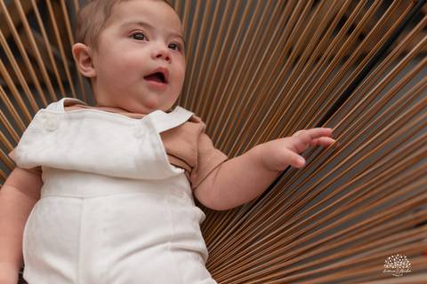 ensaio lifestyle - fotografia de família - bebê 6 meses - ensaio em casa - fotografia afetiva - fotos espontâneas - fotografia infantil - ensaio com pets - memórias de família - fotógrafo de família - ensaio bebê - registro de momentos - amor em família'