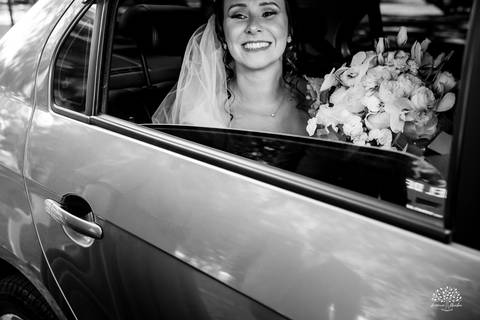 Daisa e Tiago - casamento - fotografia de casamento - casamento alemão - Clube Caça e Pesca - cerimônia ao ar livre - festa de casamento - bandinha - chope - dança da marreca - noivos - Antonio Rocha Fotografias - Banda Diplomata - Dança do Bolo - buquê'