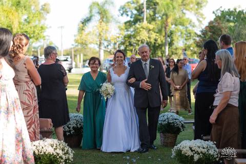 Daisa e Tiago - casamento - fotografia de casamento - casamento alemão - Clube Caça e Pesca - cerimônia ao ar livre - festa de casamento - bandinha - chope - dança da marreca - noivos - Antonio Rocha Fotografias - Banda Diplomata - Dança do Bolo - buquê'