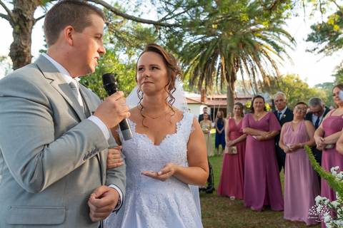 Daisa e Tiago - casamento - fotografia de casamento - casamento alemão - Clube Caça e Pesca - cerimônia ao ar livre - festa de casamento - bandinha - chope - dança da marreca - noivos - Antonio Rocha Fotografias - Banda Diplomata - Dança do Bolo - buquê'