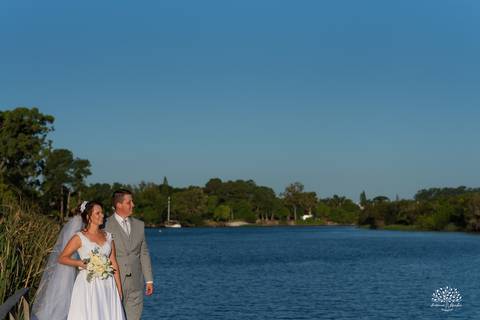 Daisa e Tiago - casamento - fotografia de casamento - casamento alemão - Clube Caça e Pesca - cerimônia ao ar livre - festa de casamento - bandinha - chope - dança da marreca - noivos - Antonio Rocha Fotografias - Banda Diplomata - Dança do Bolo - buquê'
