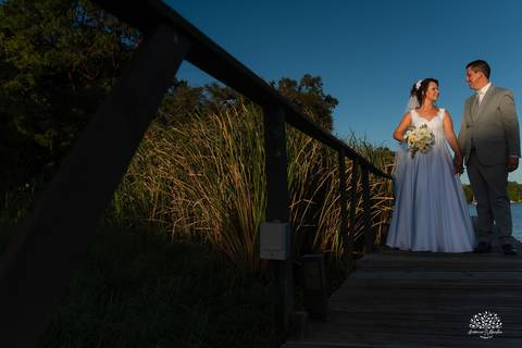 Daisa e Tiago - casamento - fotografia de casamento - casamento alemão - Clube Caça e Pesca - cerimônia ao ar livre - festa de casamento - bandinha - chope - dança da marreca - noivos - Antonio Rocha Fotografias - Banda Diplomata - Dança do Bolo - buquê'