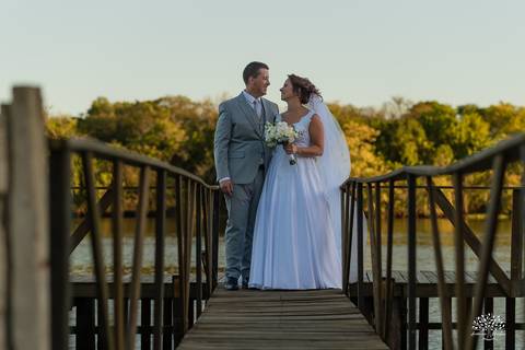 Daisa e Tiago - casamento - fotografia de casamento - casamento alemão - Clube Caça e Pesca - cerimônia ao ar livre - festa de casamento - bandinha - chope - dança da marreca - noivos - Antonio Rocha Fotografias - Banda Diplomata - Dança do Bolo - buquê'