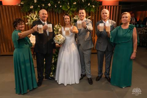 Daisa e Tiago - casamento - fotografia de casamento - casamento alemão - Clube Caça e Pesca - cerimônia ao ar livre - festa de casamento - bandinha - chope - dança da marreca - noivos - Antonio Rocha Fotografias - Banda Diplomata - Dança do Bolo - buquê'