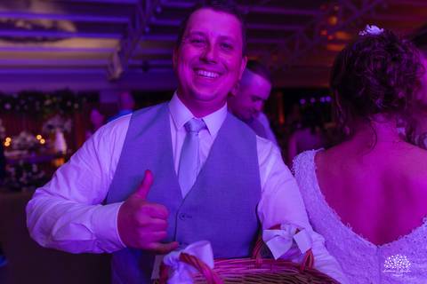 Daisa e Tiago - casamento - fotografia de casamento - casamento alemão - Clube Caça e Pesca - cerimônia ao ar livre - festa de casamento - bandinha - chope - dança da marreca - noivos - Antonio Rocha Fotografias - Banda Diplomata - Dança do Bolo - buquê'