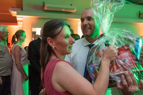 Daisa e Tiago - casamento - fotografia de casamento - casamento alemão - Clube Caça e Pesca - cerimônia ao ar livre - festa de casamento - bandinha - chope - dança da marreca - noivos - Antonio Rocha Fotografias - Banda Diplomata - Dança do Bolo - buquê'