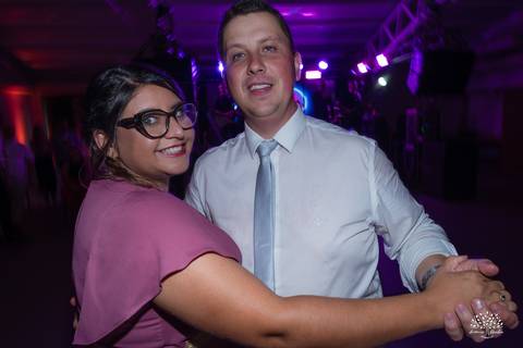 Daisa e Tiago - casamento - fotografia de casamento - casamento alemão - Clube Caça e Pesca - cerimônia ao ar livre - festa de casamento - bandinha - chope - dança da marreca - noivos - Antonio Rocha Fotografias - Banda Diplomata - Dança do Bolo - buquê'