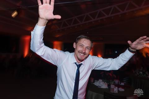 Daisa e Tiago - casamento - fotografia de casamento - casamento alemão - Clube Caça e Pesca - cerimônia ao ar livre - festa de casamento - bandinha - chope - dança da marreca - noivos - Antonio Rocha Fotografias - Banda Diplomata - Dança do Bolo - buquê'