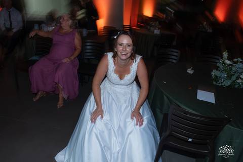 Daisa e Tiago - casamento - fotografia de casamento - casamento alemão - Clube Caça e Pesca - cerimônia ao ar livre - festa de casamento - bandinha - chope - dança da marreca - noivos - Antonio Rocha Fotografias - Banda Diplomata - Dança do Bolo - buquê'