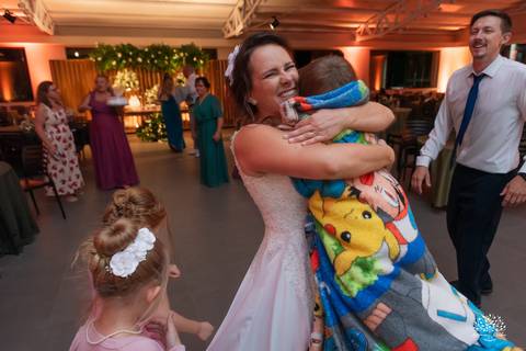 Daisa e Tiago - casamento - fotografia de casamento - casamento alemão - Clube Caça e Pesca - cerimônia ao ar livre - festa de casamento - bandinha - chope - dança da marreca - noivos - Antonio Rocha Fotografias - Banda Diplomata - Dança do Bolo - buquê'