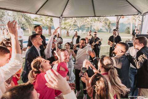 festa de casamento diurno animada em maringa'