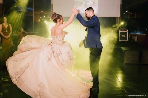 valsa debutante com pai 15 anos em mandaguaçu'