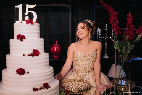 aniversariante debutante bolo'