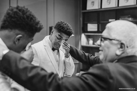 noivo emocionado casamento em maringa'