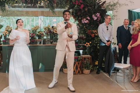 noivo estourando champagne casamento eden garden'