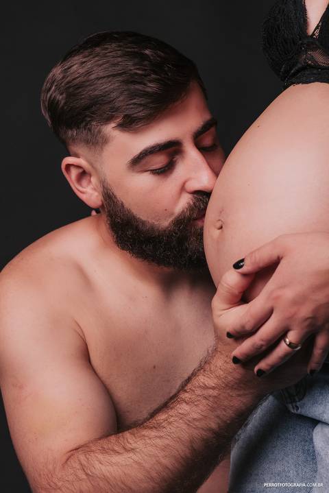 pai beijando barriga mae gravida ensaio foto fotografico maringa'