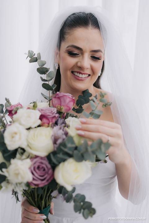 foto noiva com buquê em maringa parana'