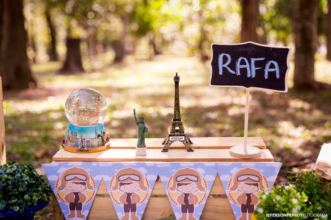 decoracao para ensaio smash the cake em parque'