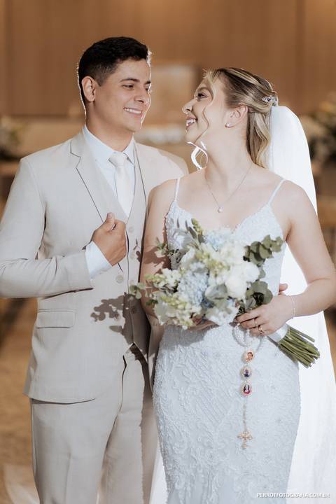 ensaio com noivos após o casamento'