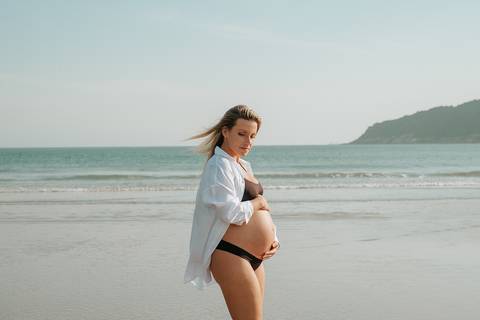 ensaio gestante praia e estudio
'