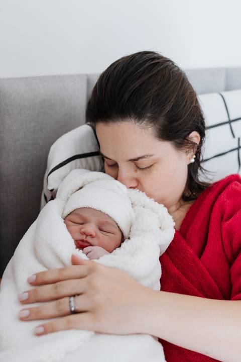 retrato mãe a filha recém nascida'