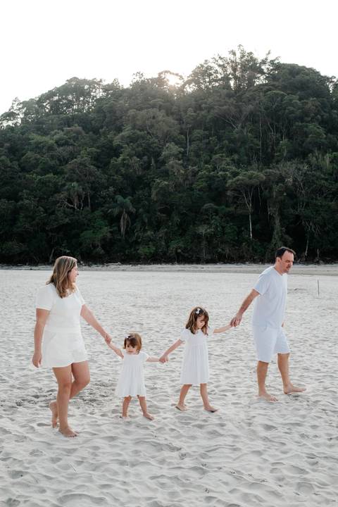 sessão de fotos em família na praia'